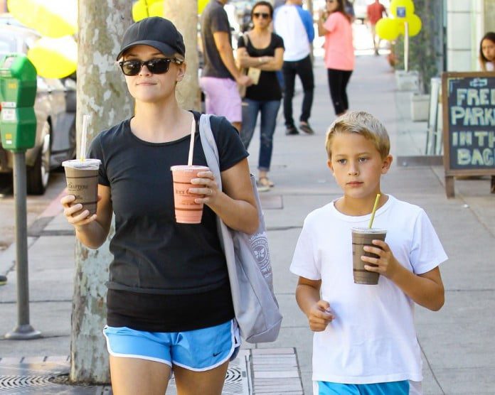 Как начинают свое утро звездные мамочки и как не потерять себя в декрете