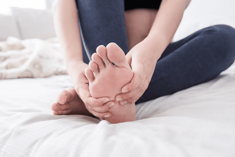 Набір для догляду за взуттям: щітки, креми, спреї