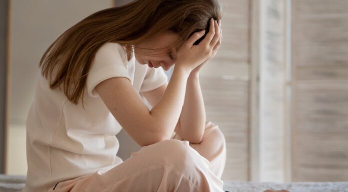 Стрес та вага: чому ми набираємо кілограми в напружені періоди і як цьому запобігти