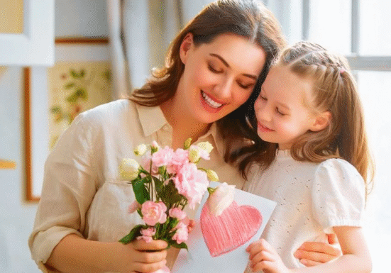 День Матері 2026: ТОП-50 Ідей для Душевного Привітання та Справжніх Емоцій